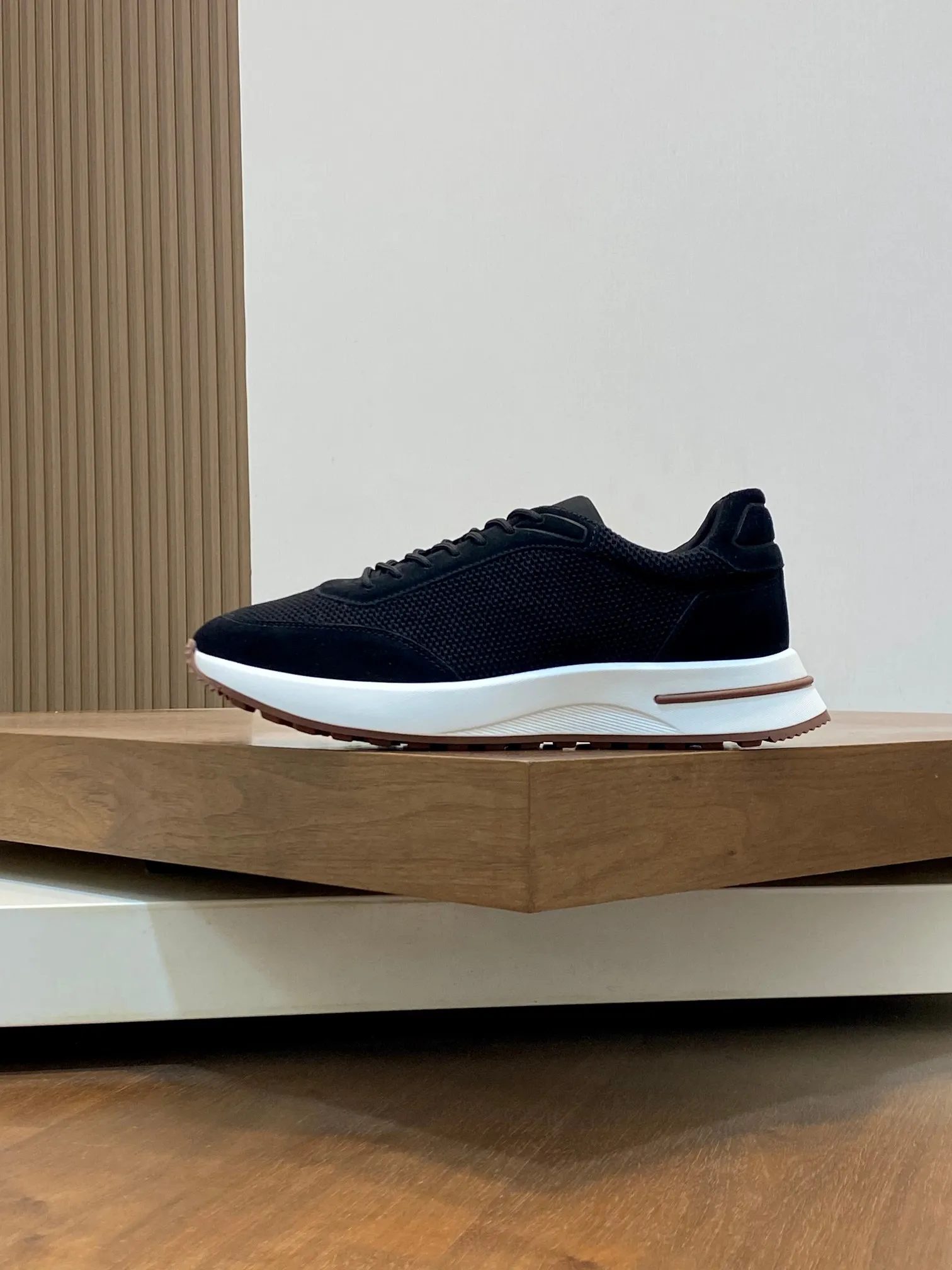 Factory price: 480💰 Loro Piana - Classic casual shoes, men's lace-up casual shoes and sneakers, high-quality lightweight and comfortable fabrics, suitable for outdoor leisure, the color scheme is young and energetic, and it looks great with sportswear or casual suits! Code number: 38-44 (45, 46, can be customized)